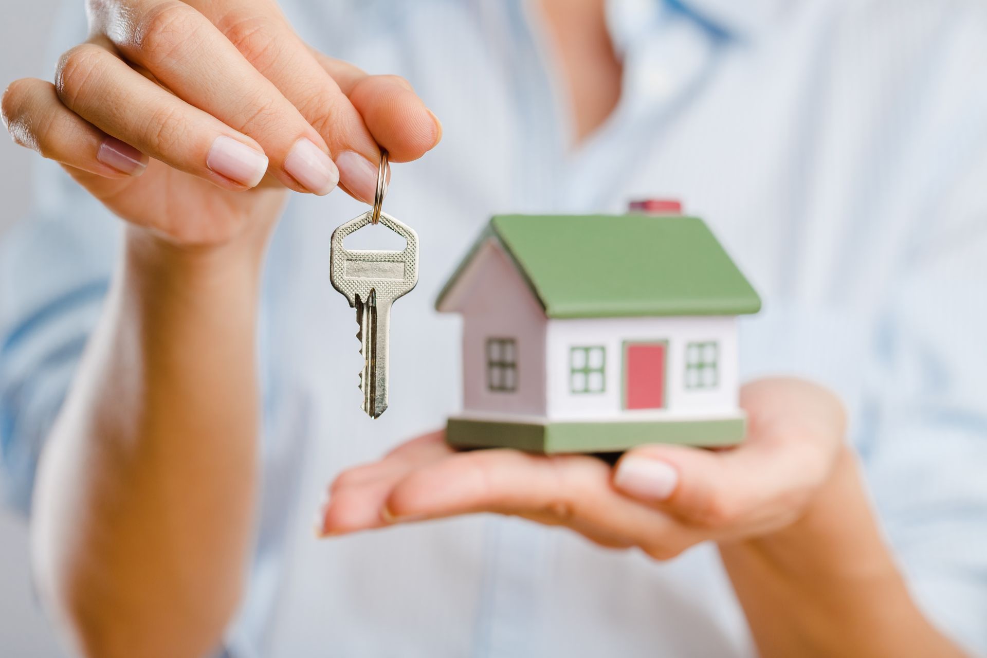 vivienda tiene cargas o deudas